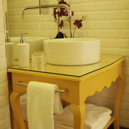 Madalena Hermitage *