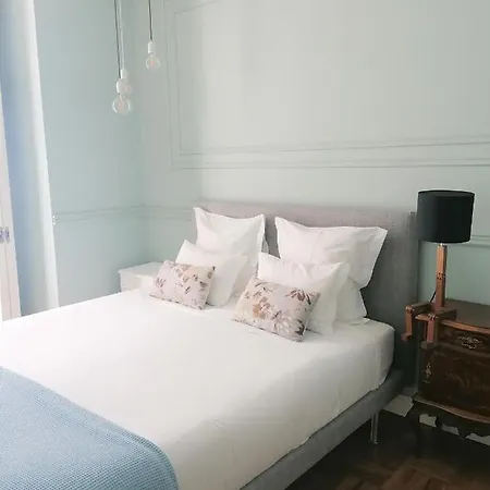 马格达莱纳酒店 *