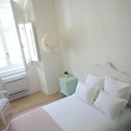 马格达莱纳酒店 *